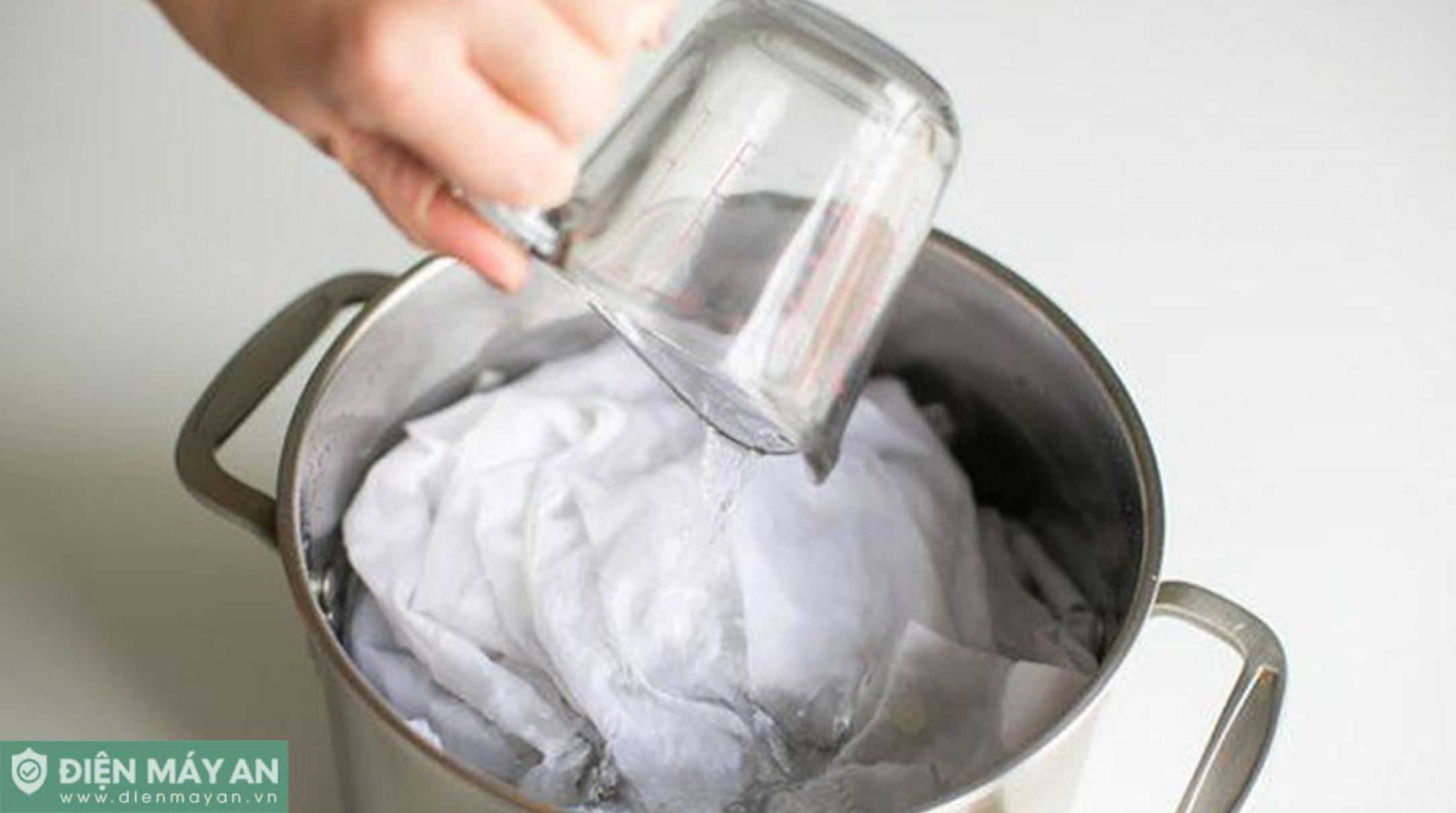 Làm sao để giặt quần áo mới không bị phai màu